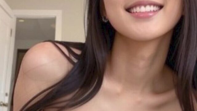 Naomi Nakamura girl nude showing off sexy body